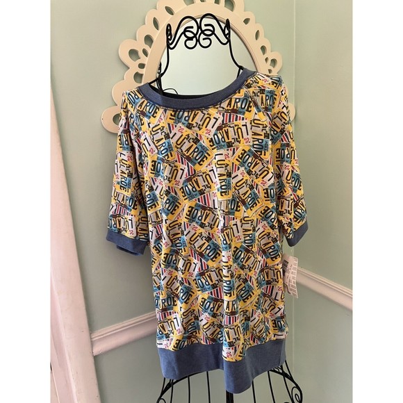 Lularoe Jane Short Sleeve Sweatshirt, License Plates Logo, Large NWT - Picture 2 of 6